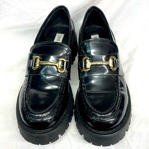 Steve Madden patten leather gold buckle Chaka loafers ladies sz 7m